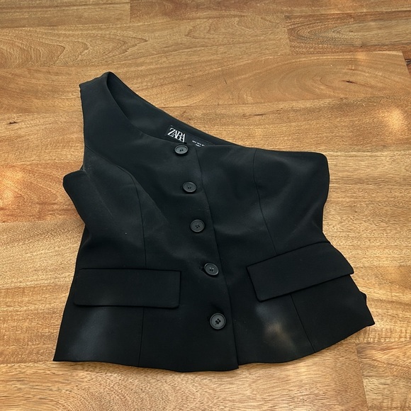 Zara Asymmetric Vest - Picture 3 of 5